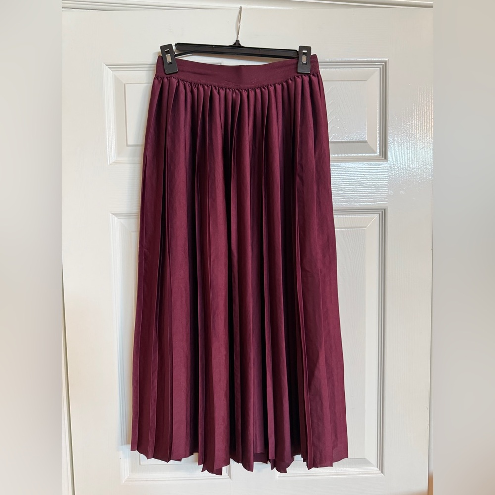 Lululemon Athletica Burgundy A-Line Skirt Full Pleated Skirt NWOT Size Small